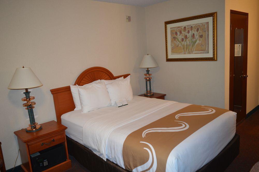 Hotel Quality & Olympia Lacey