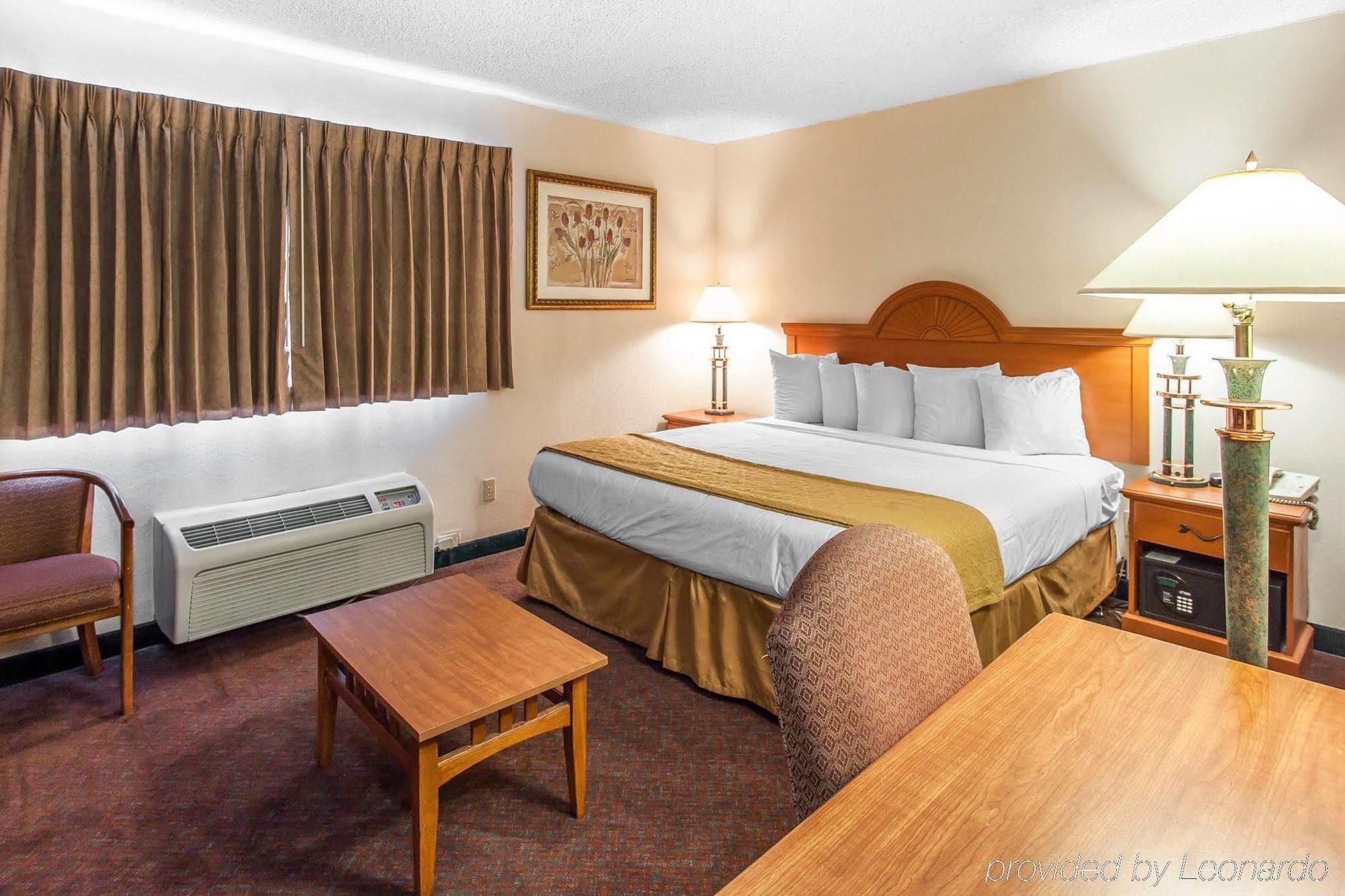 Hotel Quality & Olympia Lacey